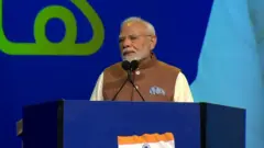 प्रधानमंत्री नरेंद्र मोदी