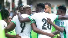 Awọn agbabọọlu SUper Eagles lori papa