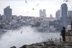 İstanbul ve İzmir'de deniz seferleri fırtına nedeniyle iptal edildi