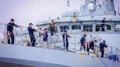 Di British HMS Trent warship wey land Nigeria
