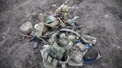 Cпорядження поранених українських військових у пункті евакуації після виходу з Авдіївки 