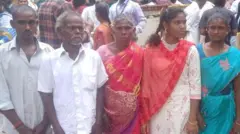 பிரியா மற்றும் அவரது பெற்றோர்