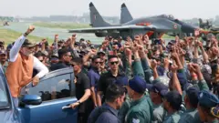 ఆదంపూర్‌లో సైనికులతో ప్రధాని మోదీ. 