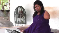 கால்களால் இசை மீட்டும் சப்திகா