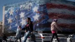 أناس في شوارع طهران