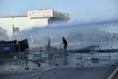 İncirlik Üssü’ne girmeye çalışan Filistin yanlısı protestoculara polis müdahale etti
