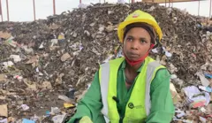 Umwe mu bakozi ba Green Care Rwanda 
