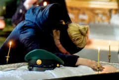 20 жаштагы орус аскер Никита Авровдун Луга шаарындагы тажыясы. 11-апрель, 2022-жыл