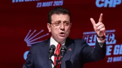 İmamoğlu kürsüde konuşuyor.