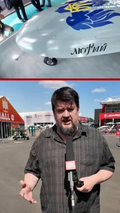 Павел Аксенов на фоне дрона «Лютый»