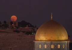 صور القمر حول العالم