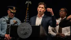 El alcalde de Mineápolis, Jacob Frey, habla en una conferencia de prensa después de que un agente de ICE matara a Renee Nicole Good durante una operación migratoria en la ciudad de Minesota, Estados Unidos, el miércoles 7 de enero de 2026. (Foto de Richard Tsong-Taatarii/The Minnesota Star Tribune vía Getty Images)