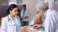 இந்தியா, மருத்துவக் காப்பீடு