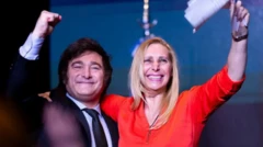 خاویر میلی و خواهرش کارینا دست بر شانه هم