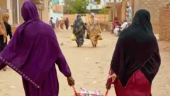Yadda mata ke neman abin kaiwa bakin salati a Sudan yayin da kasar ke fama da rikici