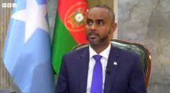 
Wasiirka Gaashaandhiga Soomaaliya, Cabdiqaadir Maxamed Nuur ayaa wareysi gaar ah uu siiyayay BBCda uga hadlay qoddoba dhowr ah oo ku aadan amniga dalka 