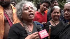 சபரிமலை கூட்ட நெரிசல்: உண்மையில் அங்கு என்ன பிரச்னை? சர்ச்சையாவது ஏன்?