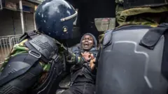 ብፖሊስ ዝጋፍዑ ሰልፈኛታት 