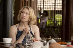 Carrie Coon em cena de The White Lotus