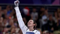 ابراز خوشحالی کیمیا علیزاده از پیروزی و گرفتن مدال برنز در المپیک پاریس ۲۰۲۴