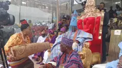 Arabinrin kan n gbe ilu iṣẹmbaye kan fun kabiyesi Ewi ti ilu Ado Ekiti