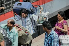 காஷ்மீரில் இருந்து வெளியேறும் தமிழர்கள் நேரில் பார்த்தது என்ன?