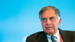 Ratan Tata, chairman emeritus of Tata Group, attends a session at the Boao Forum for Asia in Boao, Hainan, China, on Wednesday, April 9, 2014. Tata සමූහ ව්‍යාපාරයේ සභාපති රතන් ටාටා, 2014 අප්‍රේල් 9, බදාදා, චීනයේ, හයිනාන් හි Boao හි Boao Forum for Asia හි සැසියකට සහභාගී වෙමින්.
