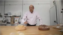 Pallab Ghosh soumet un premier prototype à un test de dégustation