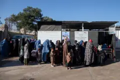 سازمان داکتران بدون مرز محدودیت تازه برای پوشش زنان هنگام ورود به شفاخانه‌ها را تایید کرده است. 