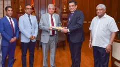 ශ්‍රී ලංකාවේ ක්‍රිකට් ක්ෂේත්‍රයේ පැන නැගී ඇති  ගැටළු  නිරාකරණය කිරීම සඳහා පත් කළ අමාත්‍ය මණ්ඩල අනු කමිටුවේ වාර්තාව මගින් ක්‍රියාත්මක කළ යුතු නිර්දේශ 40ක් ජනාධිපතිවරයා වෙත ඉදිරිපත් කර තිබේ.