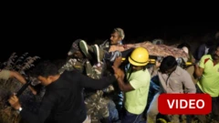 150 அடி பள்ளத்தில் விழுந்தவரை மீட்ட ராணுவத்தினர்