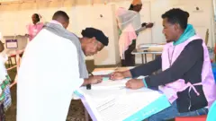 Dubartii daa'ima dugdatti baattee filataa jirtu