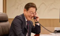 통화 중인 이재명 대통령