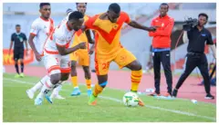 የፋሲል ከነማው አስቻለው ታመነ እና  የቅዱስ ጊዮርጊስ ክለቡ አጥቂ ኢስማኢል ኦሮ አጎሮ