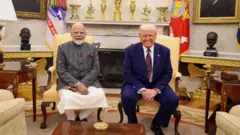 ডোনাল্ড ট্রাম্পের সঙ্গে নরেন্দ্র মোদী, গত বছর মি. মোদীর যুক্তরাষ্ট্র সফরের সময় তোলা ছবি। 