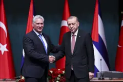 Küba Devlet Başkanı Miguel Díaz-Canel, Çin, Rusya, Cezayir ve Türkiye’nin Küba’nın borcunun yeniden yapılanması için yardım etmeyi, yeni ticaret ve yatırım finansmanı sağlamayı ve enerji krizinin hafifletilmesi için katkı sunmayı kabul ettiğini açıkladı.