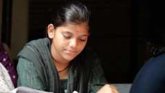 यहां से पढ़े-लिखे युवक-युवतियां ट्रस्ट में अपना योगदान दे रहे हैं