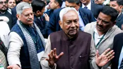नीतीश कुमार के साथ ललन सिंह