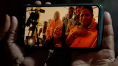 परिवारसँग भिडिओ कल गर्दा सकिना बेगम र उनका छोराछोरी भक्कानिए 