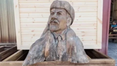 سردیس چوبی لنین