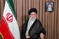El líder supremo de Irán, el ayatolá Ali Jamenei, dando en un mensaje televisado tras los ataques israelíes en Teherán, Irán, el 13 de junio de 2025.