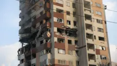Prédio atingido por explosões durante o ataque israelense ao Irã em 13/6/2025