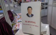 हङ्‌कङमा आयोजित पुस्तक मेलामा चिनियाँ राष्ट्रपतिद्वारा लिखित पुस्तक 'सी जिन्पिङ - द गभर्नन्स अफ चाइना आईभी'