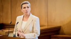 Премьер Дании Метте Фредериксен выступает в парламенте