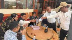 လောက်ကိုင်မှာ လက်နက်ချတဲ့ ဗိုလ်မှူးချုပ် ၆ ယောက် လားရှိုးပြန်ရောက်
