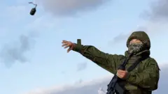 Орусиянын бийликтери аскерге кошумча чакырылгандар кан майданга жөнөтүлгөнгө чейин машыгуудан өтөөрүн убада кылганы менен, чын-чынында, Донбасста баскынчы орусиялык тарапта согушкан көпчүлүк жоокерлер өп-чап машыктырылышкан.