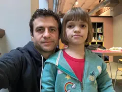Luciano Supervielle y su hija Nina