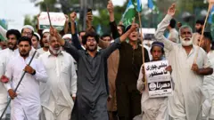 पाकिस्तान की आवाम पर बढ़ रहा है बिजली बिल और टैक्स का बोझ