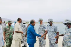 Madaxweynaha wuxuu booqday ciidamada badda ee lagu soo tababaray Eritrea