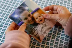 عکسی از شیری بیباس به همراه فرزند نوزادش